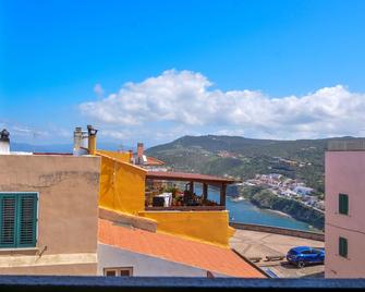 Gorgeous Apartment In Castelsardo - Castelsardo - Balkon