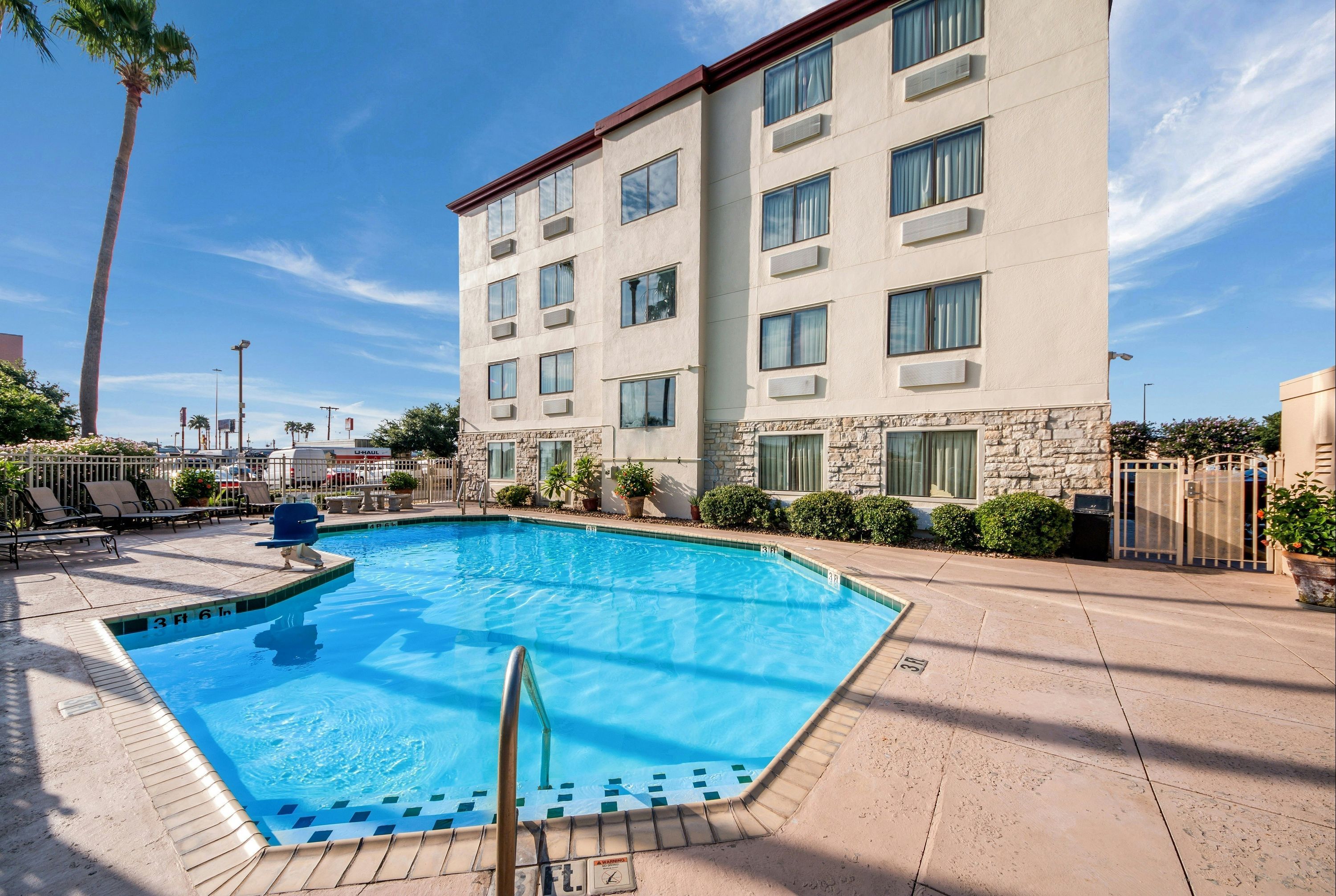 Red Roof Inn Laredo - לארדו - בריכה