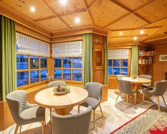 \'Classic\' Apartment 1 - Hirschenau, Aparthotel - Filzmoos - Living room