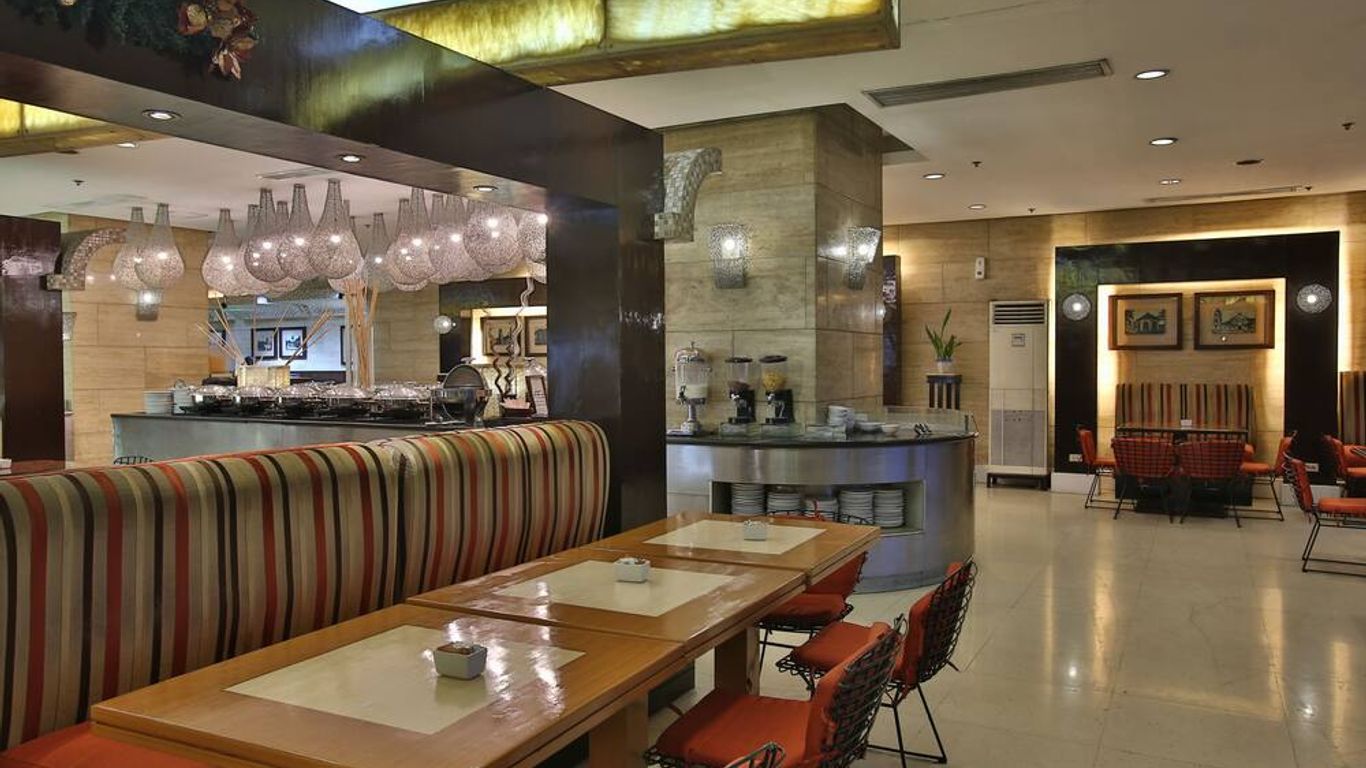 Crown Regency Hotel & Towers