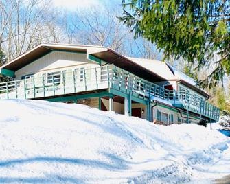 Guest Favorite Garuda Apartment 8 - Shandaken - Budynek