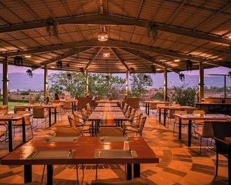 Saj By The Lake, Malshej Ghat - Junnar - Restaurant