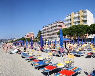 Hotel Anita - San Bartolomeo al Mare - Beach
