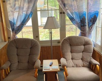 Cozy Bear Cottage - Alanson - Sala de estar