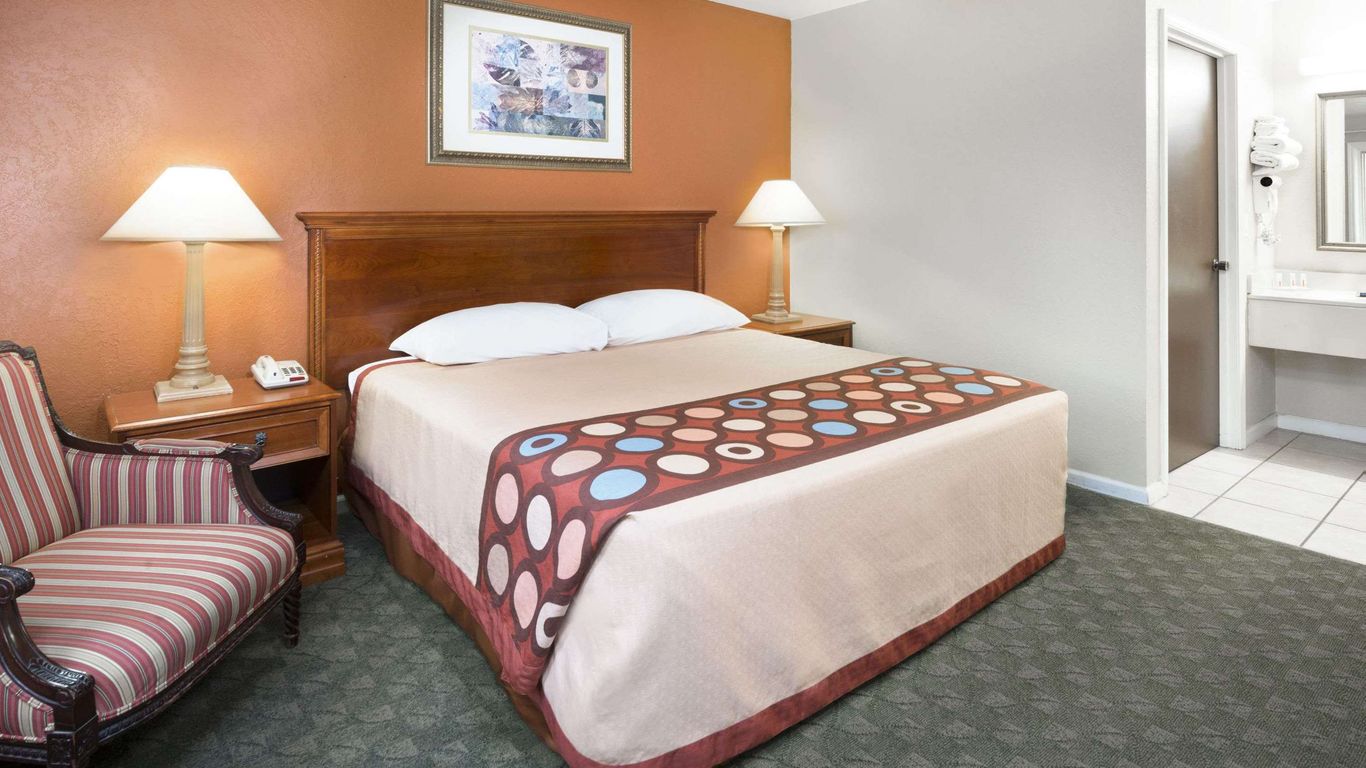 Super 8 by Wyndham Taylorville IL