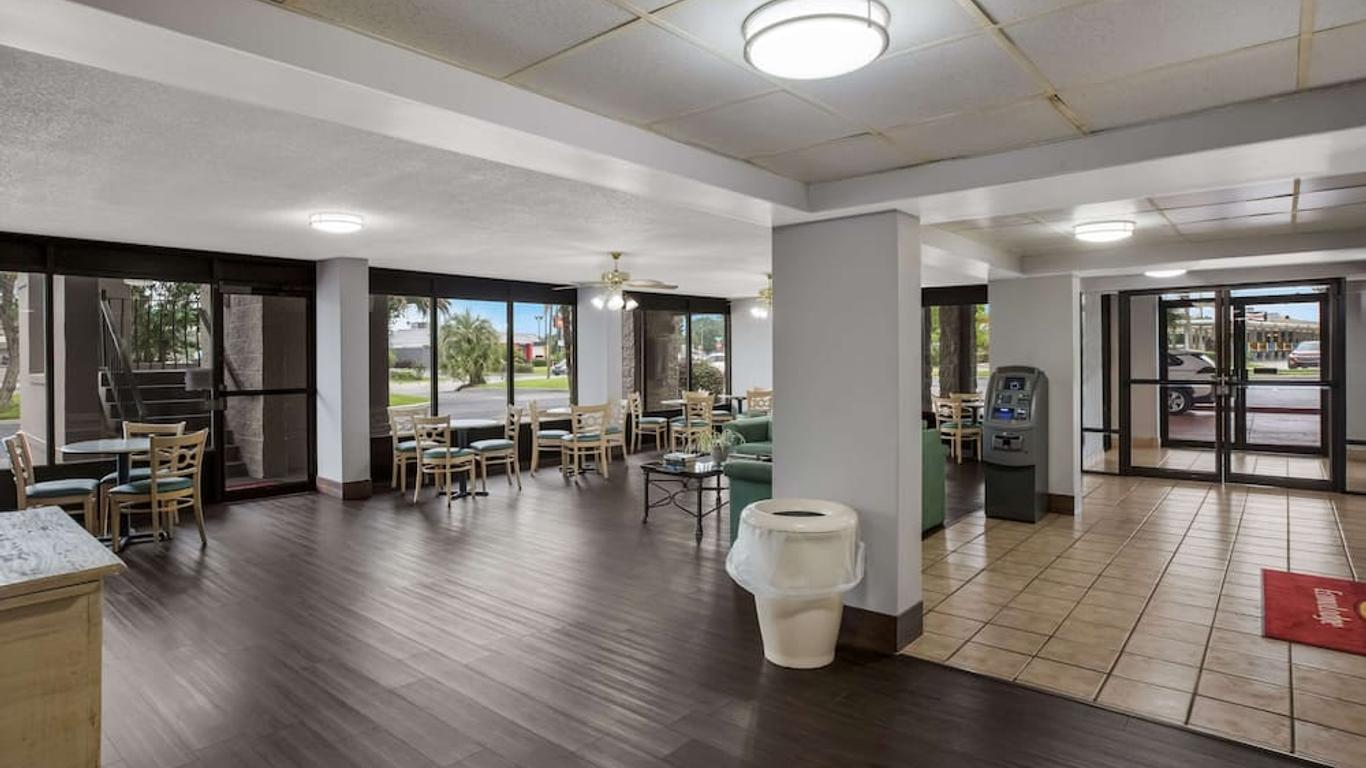 Super 8 by Wyndham Savannah