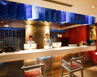 China Community Art and Culture Hotel Qingdao - Qingdao - Front desk
