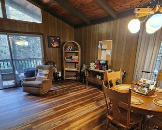 Bushkill Creek Waterfront Chalet Near Bushkill Falls - Bushkill - Salle à manger