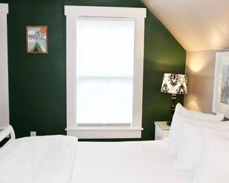 Inn at Kampfires - Brattleboro - Schlafzimmer