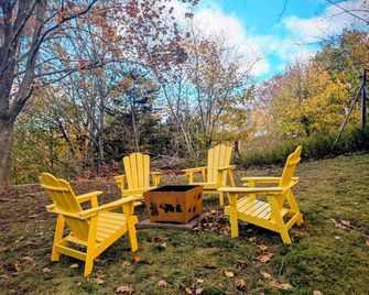 Charming 2-bedroom Retreat in the Heart of the Annapolis Valley - New Minas - Patio