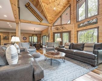 Away in the Mountains - McHenry - Sala de estar