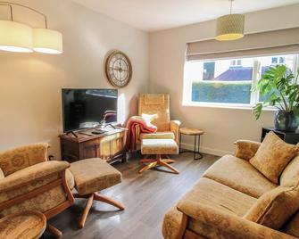 One Church Street - Whitchurch - Living room