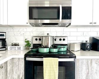 Safe, private & peaceful 10 mins from FLL beach, cozy 1bd cottage. - Fort Lauderdale - Cocina