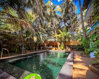 Nalanda Retreat Beach Resort - Mandrem - Pool