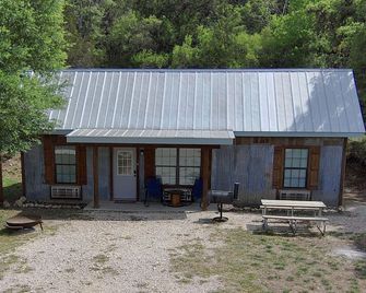 Hunter's Ridge Cabins - 4 - Concan - Building