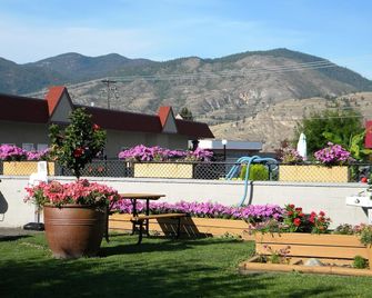 Apple Tree Inn - Penticton - Cảnh ngoài trời