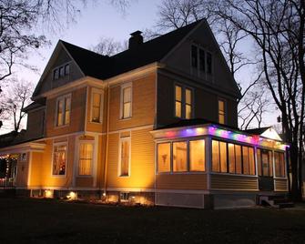 Historic Home With Modern Amenities - Great for Families with room for up to 18! - Clear Lake - Gebäude