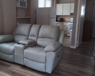 Cozy 1-bedroom apartment in the famous Little Italy neighborhood. - Cleveland - Sala de estar