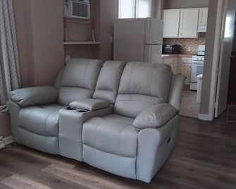 Cozy 1-bedroom apartment in the famous Little Italy neighborhood. - קליבלנד - סלון