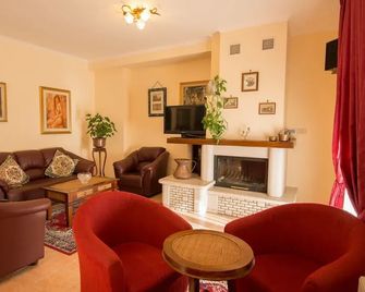 Albergo Della Corte - Pescasseroli - Sala de estar