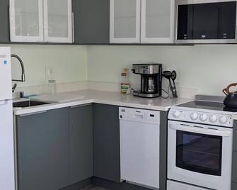 Sun-filled 1-BR private Getaway in Beautiful safe and quiet Neighborhood - San Jose - Kitchen