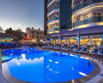 Parador Beach Hotel - Alanya - Alberca