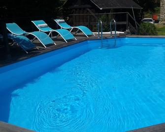 La Gerbaudiere Chambres&table D Hotes Proche Mont Saint Michel Cuisine Maison - Mortain-Bocage - Piscina
