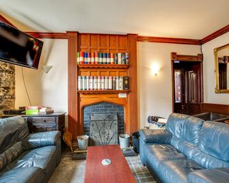 Richmond Arms Hotel - Ballindalloch - Living room