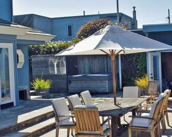 Fresh Modern Beach House - Stinson Beach - Patio