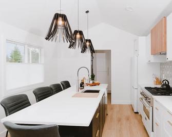 New! The Snoqualmie CasitaWalk to Restaurants and shops - Snoqualmie - Dining room