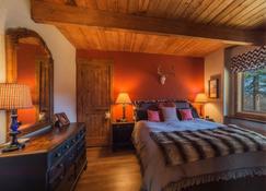 Charming Boutique Cabin In Private Setting With Hot Tub - Breckenridge - Bedroom