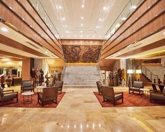 Patra Semarang Hotel & Convention - Semarang - Lobby