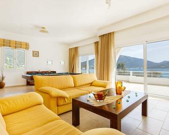 Sapphire Villa - Mpoufalo - Sala de estar
