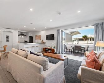 Paihia Waterfront Apartment 2 Bedroom with Pool - Paihia