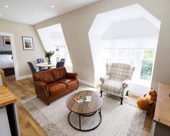 Cosy Apartment in the Heritage Quarter - Sleeps 2 - Dunfermline - Living room