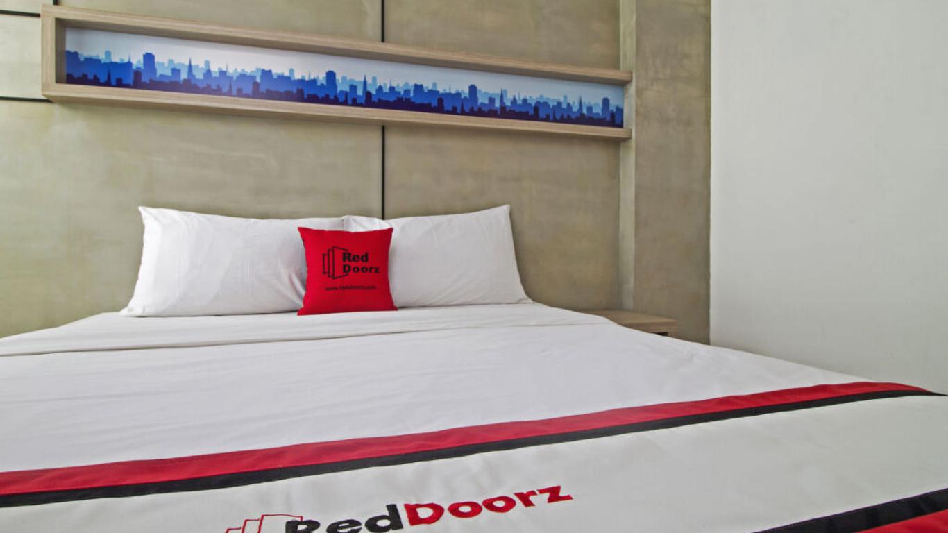 RedDoorz Plus @ Setiabudi Eight