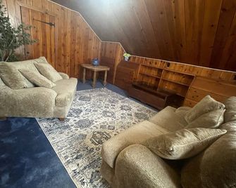 Sweet Upstairs’s apartment right next to Southern Virginia University. - Buena Vista