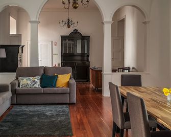 CC Guest House - 'Ao Mercado' - Ponta Delgada Azoren - Wohnzimmer
