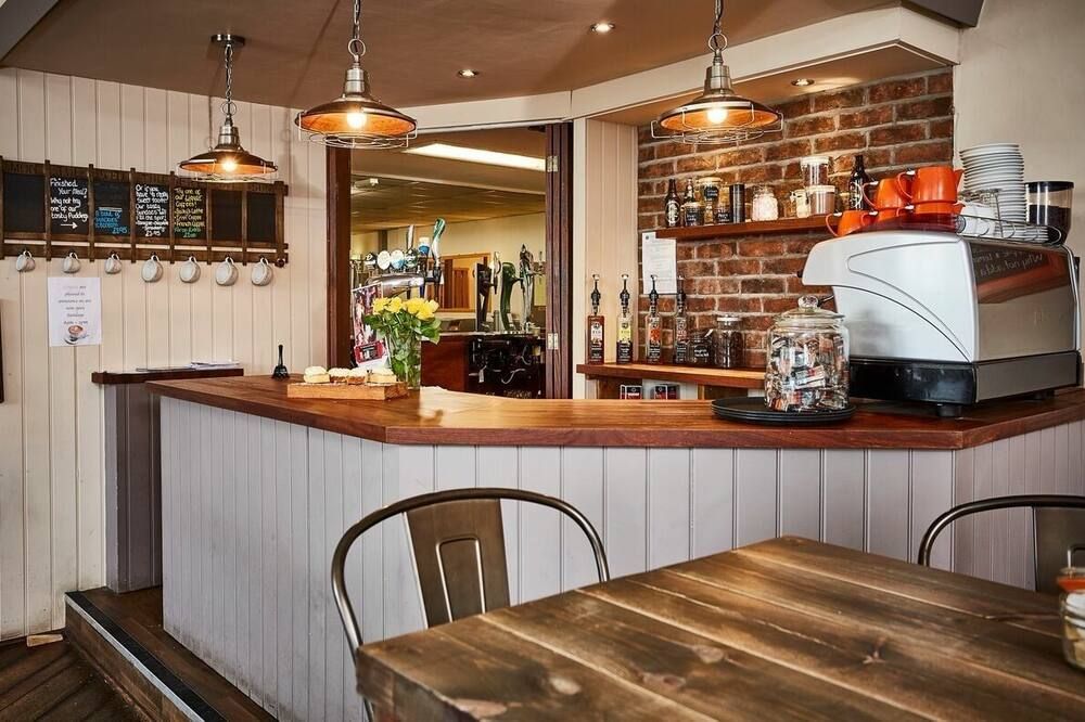 ذا إمباسي هوتل