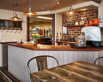 The Embassy Hotel - Hull - Bar