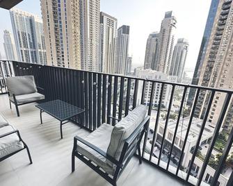 Modern 2-bedroom apartment with WiFi, fitness room in welcoming Dubai - Garhoud - Balcony