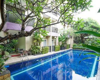 Prime Royal Hotel - Surabaya - Pool