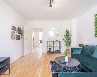 FeWo Horst - Moderne 2 Zimmerwohnung im Herzen von GE-Horst nähe Amphitheather und Arena AufSchalke - Gelsenkirchen - Wohnzimmer