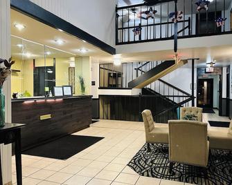 Heritage Inn Hotel - Watertown - Рецепція