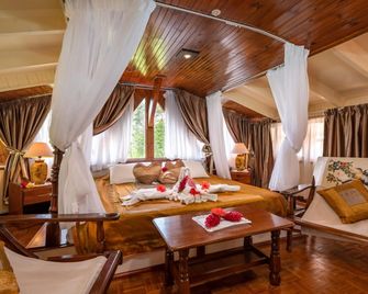 Carana Hilltop Villa - Glacis