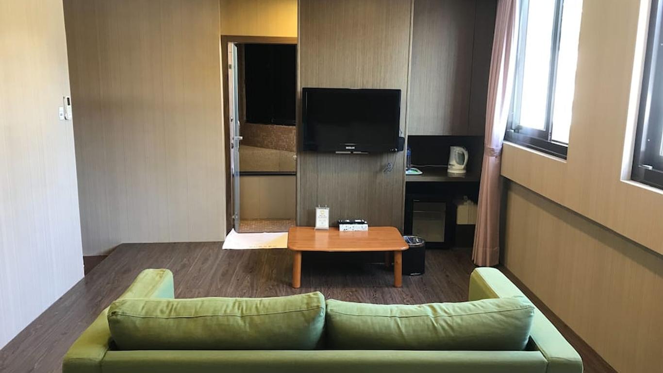 إفريداي هوت سبرينغ هوتل