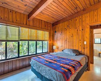Breezy, Garden-level Home 2Mi to Riverwalk! - Palmetto - Bedroom