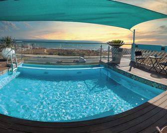 Capitan Boutique Resort - Puerto Nuevo - Piscina