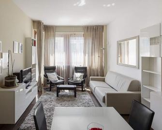 Beautiful Apartment next to Sempione and City Life - Viale Teodorico - Milan - Living room