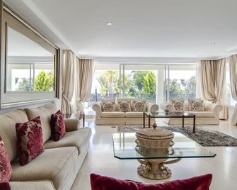 Exclusive 5star Sea View Villa Elviria - Marbella - Living room